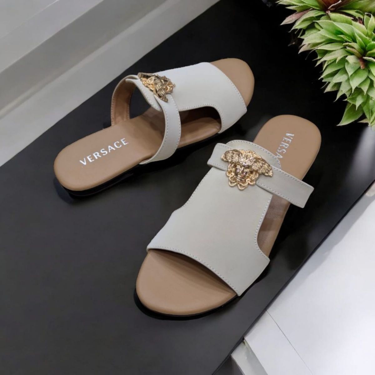 Flat Luxury Design Off White Slippers